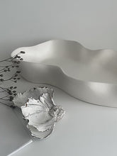 Load image into Gallery viewer, Amélié Wave Dish/Bowl