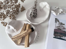 Load image into Gallery viewer, Watukaru Ceramic Decorative Tray