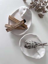 Load image into Gallery viewer, Watukaru Ceramic Decorative Tray