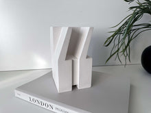 Load image into Gallery viewer, Speech Mark Bookend