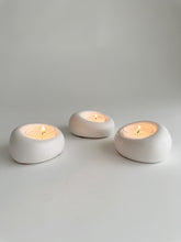 Load image into Gallery viewer, Pietra Ceramic Pebble Tea Light Holder Set