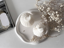 Load image into Gallery viewer, Louisa Elegant Swirl Candle