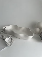 Load image into Gallery viewer, Amélié Wave Dish/Bowl