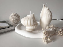 Load image into Gallery viewer, Louisa Elegant Swirl Candle