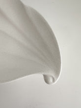 Load image into Gallery viewer, Caprece Ceramic Shell Dispay Bowl