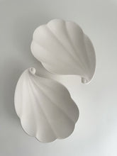 Load image into Gallery viewer, Caprece Ceramic Shell Dispay Bowl