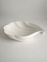 Load image into Gallery viewer, Caprece Ceramic Shell Dispay Bowl