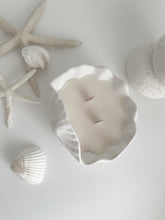 Load image into Gallery viewer, Scallop Sea Shell Candle