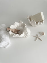 Load image into Gallery viewer, Fabré Ceramic Conch Display Dish