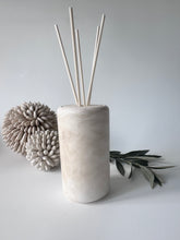 Load image into Gallery viewer, Viva Marbled Reed Diffuser