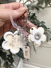 Load image into Gallery viewer, Personalised Flower Keyring
