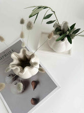 Load image into Gallery viewer, Poppy Vase