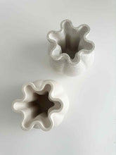 Load image into Gallery viewer, Poppy Vase