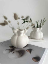 Load image into Gallery viewer, Poppy Vase