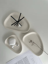 Load image into Gallery viewer, Pebble Nest Ceramic Tray Set