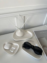 Load image into Gallery viewer, Pebble Nest Ceramic Tray Set
