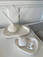 Load image into Gallery viewer, Pebble Nest Ceramic Tray Set