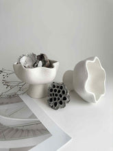 Load image into Gallery viewer, Guscio Ceramic Pedestal Bowl