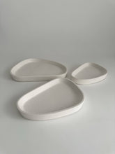 Load image into Gallery viewer, Pebble Nest Ceramic Tray Set