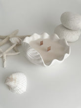 Load image into Gallery viewer, Scallop Sea Shell Candle
