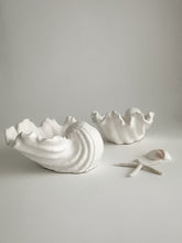 Load image into Gallery viewer, Fabré Ceramic Conch Display Dish
