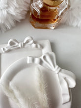 Load image into Gallery viewer, Bow Trinket Dish
