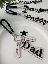 Load image into Gallery viewer, Personalised Dad/Daddy/Grandad/Grandpa Keyrings
