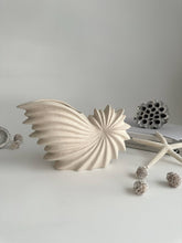 Load image into Gallery viewer, Sandshore Shell Vase
