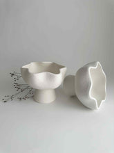 Load image into Gallery viewer, Guscio Ceramic Pedestal Bowl
