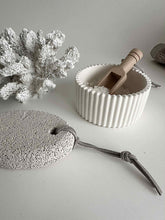 Load image into Gallery viewer, Arabella Styling Pedestal Tray

