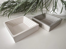 Load image into Gallery viewer, Remy Display Dish
